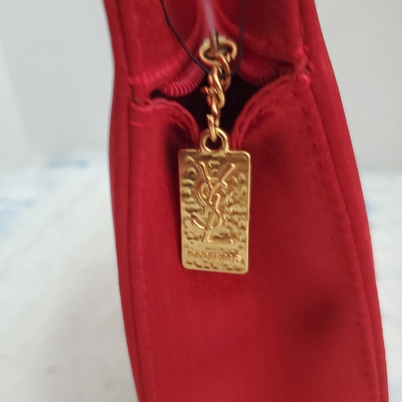 Yves Saint Laurent Parfums Cosmet case. - Picture 6 of 12